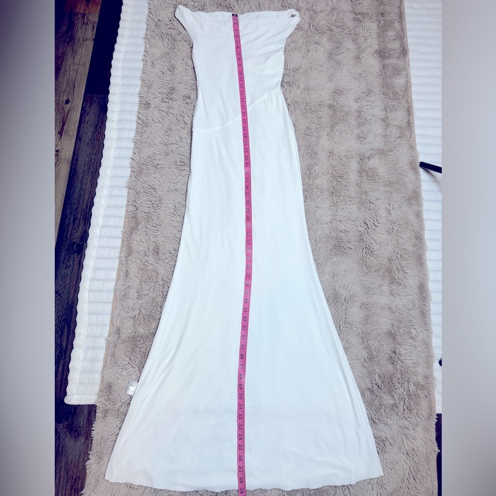 Elegant Off-Shoulder White Dress - Picture 5 of 10